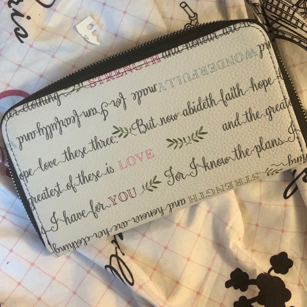 Large wallet new never used no tags